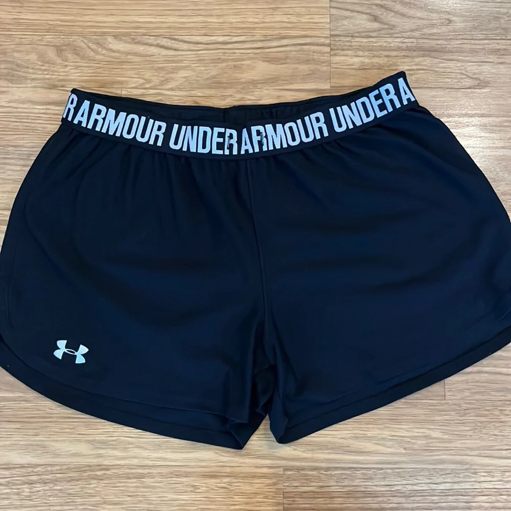 Under Armour Shorts Size Medium. Check Measurements
